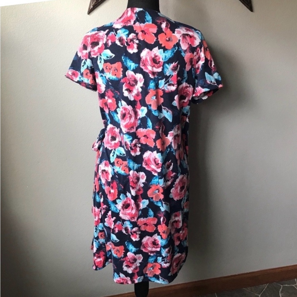 Hello Miz Maternity floral wrap dress - Picture 3 of 9